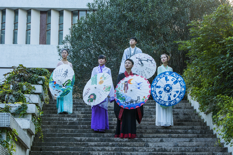 毛巾哥
宋扬、周晓平;毛巾哥
陈泠琳;毛巾哥
黄梓莘;常州纺织服装职业技术学院 赵紫如、李乃萍;常州信息职业技术学院 夏钰莹